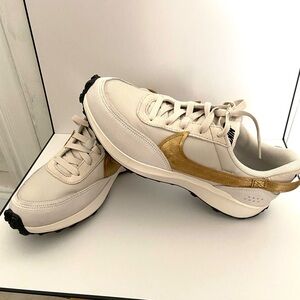 Nike Waffle Debut Light Orewood Brown Metallic Gold